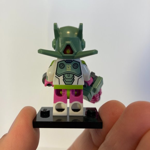5/$25 Lego Series 24 Minifigure 71037 Robot Warrior #2 New - Picture 3 of 5